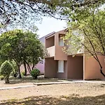 Medena-5 By Interhome * Τρογκίρ